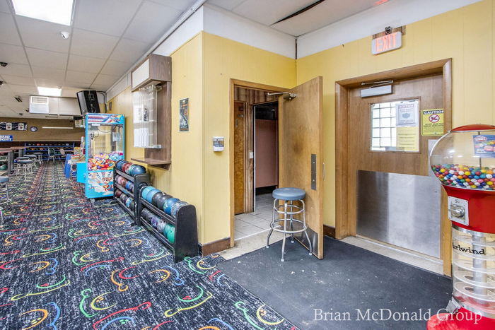 Snowdens Sunset Lanes - Brian Mcdonald Group Real Estate Listing Photo